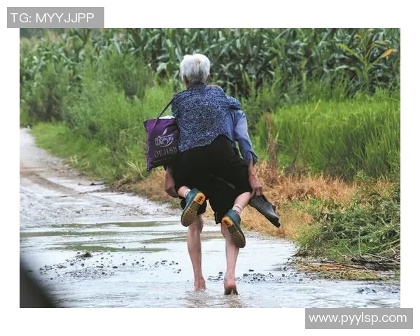 足球明星乘私人飞机归乡与家人团聚展现温馨一幕